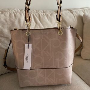 NWT Calvin Klein reversible tote, with wristlet